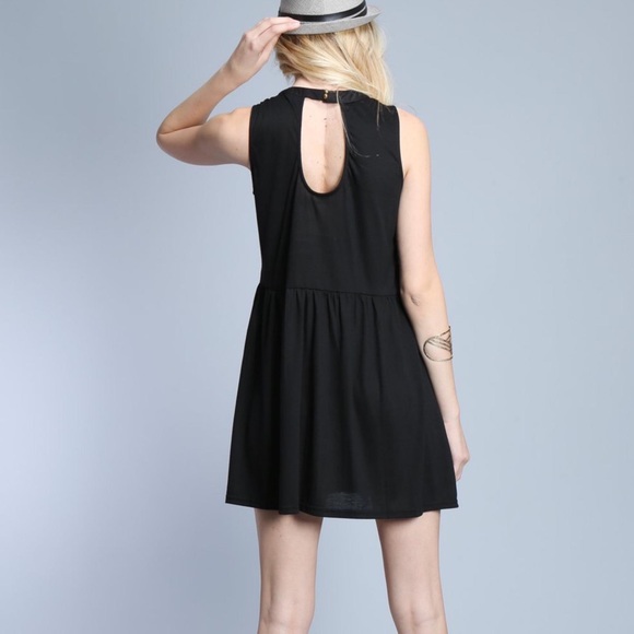 Black Mini Lace Sleeveless Shift Dress - Picture 3 of 8